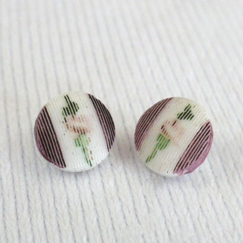 13L White Floral Glass Diminutive Buttons