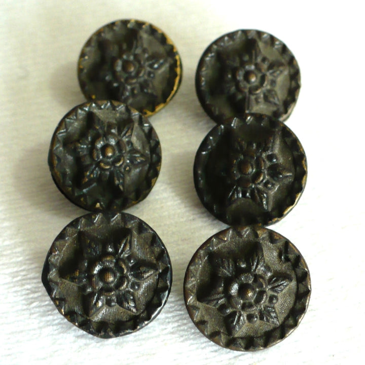 22L Narcissus Flower Metal Shank Buttons