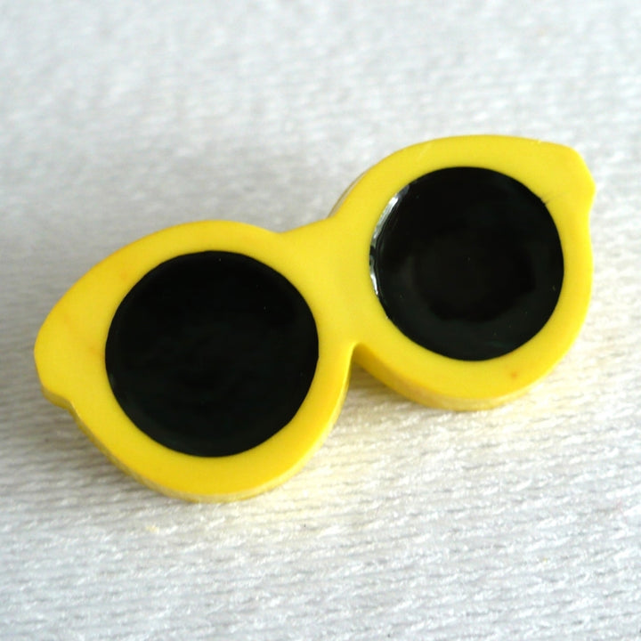 56L Yellow Sunglasses Button