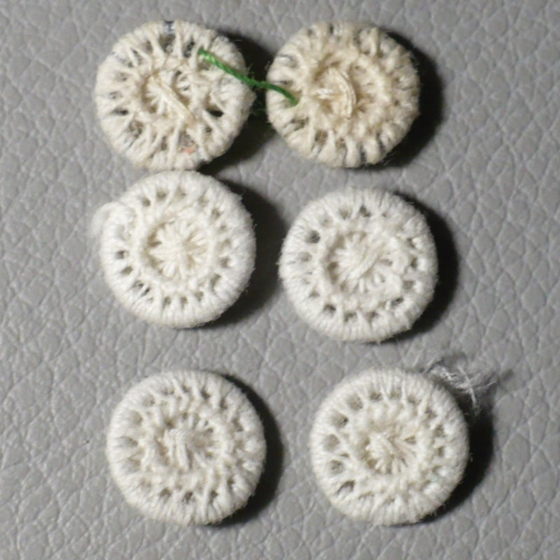 13L White Diminutive Dorset Buttons