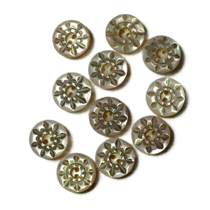 13L Two Hole Fancy Pearl Dimi Buttons