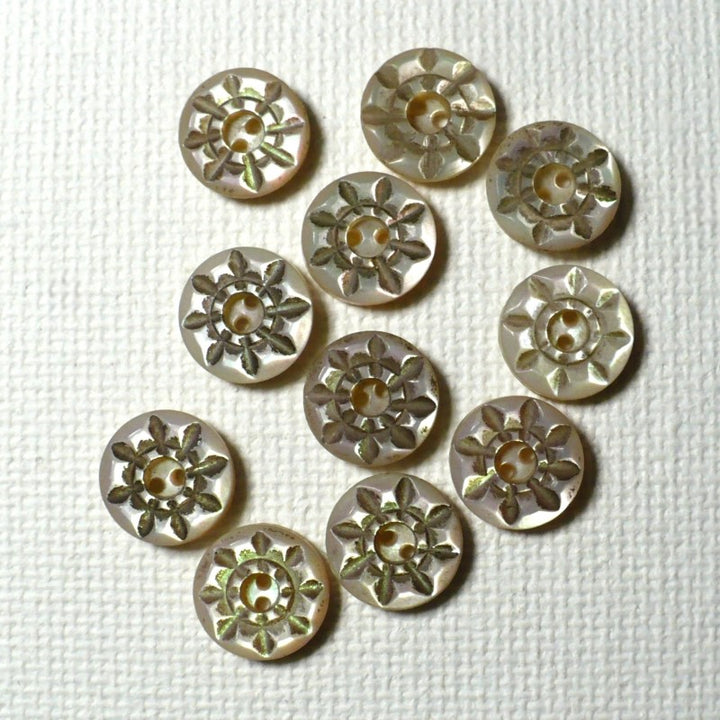 13L Two Hole Fancy Pearl Dimi Buttons