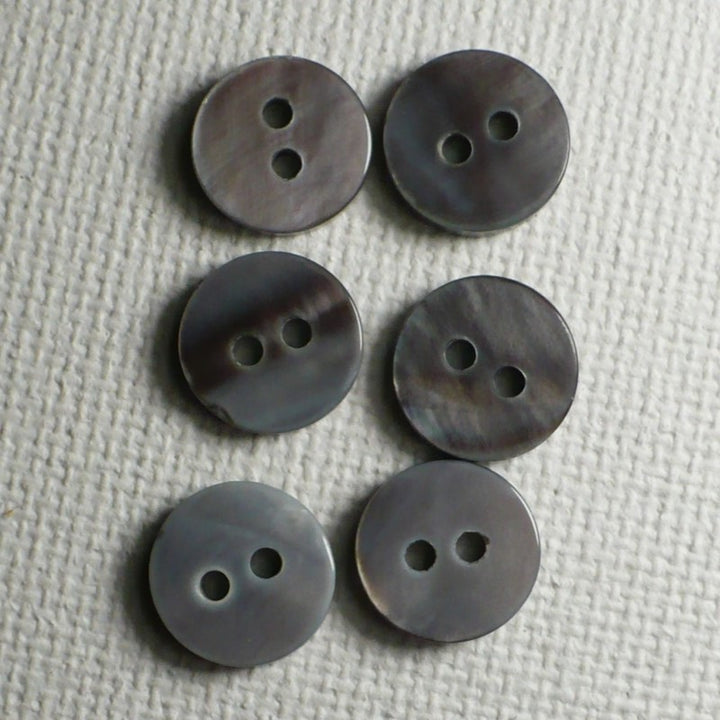 14L Two Hole Grey Trocas Shell MOP Dimi Buttons