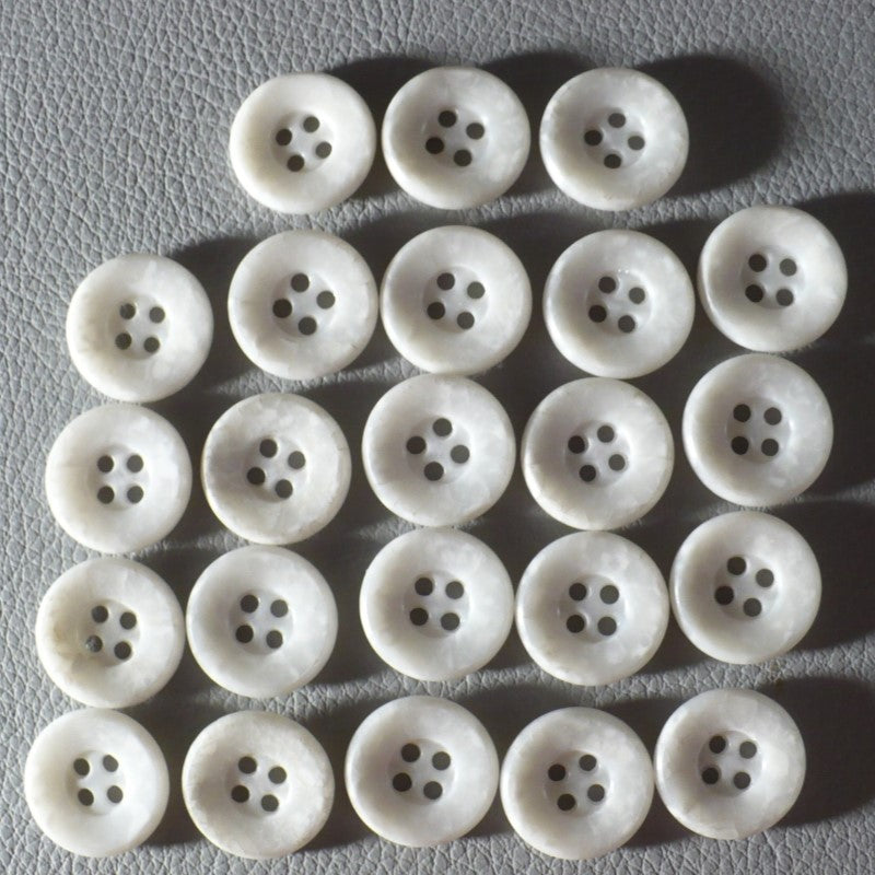 22L Speckled White Four Hole Buttons