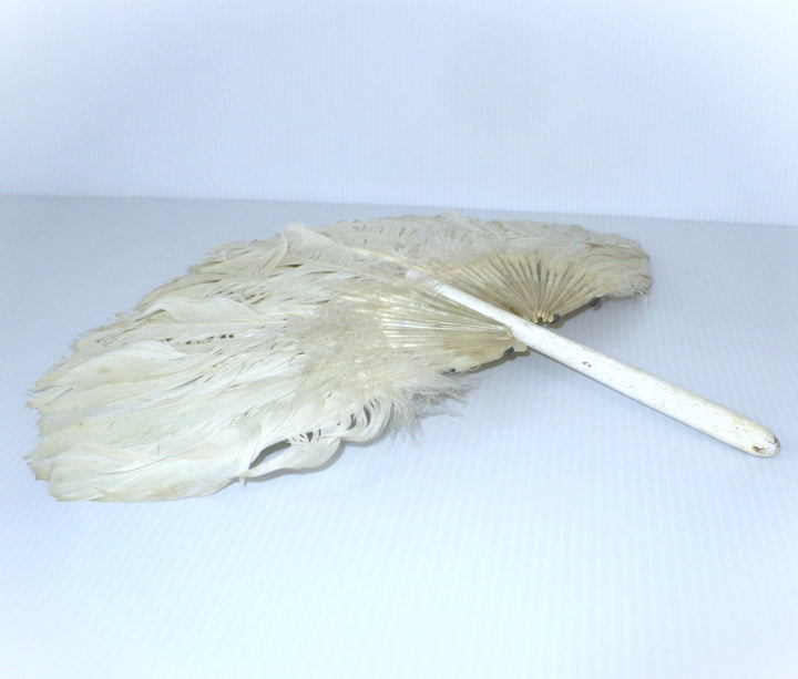 Antique 1910s Zhuge Liang Yu-Shan White Feather Fan Bamboo Stem Handle.