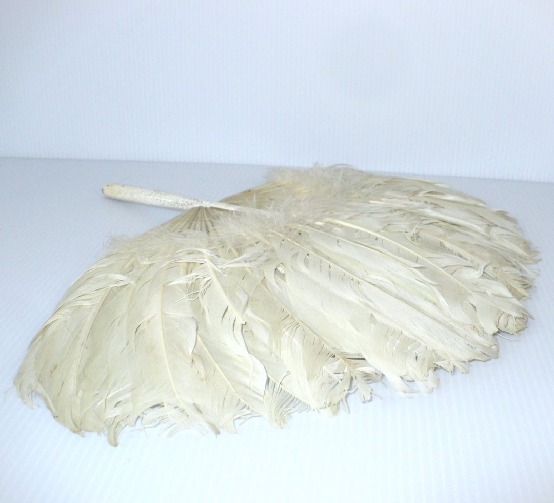 Antique 1910s Zhuge Liang Yu-Shan White Feather Fan Bamboo Stem Handle.