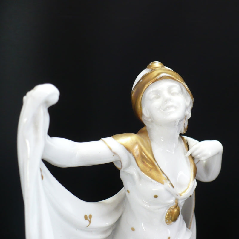 Figurine.