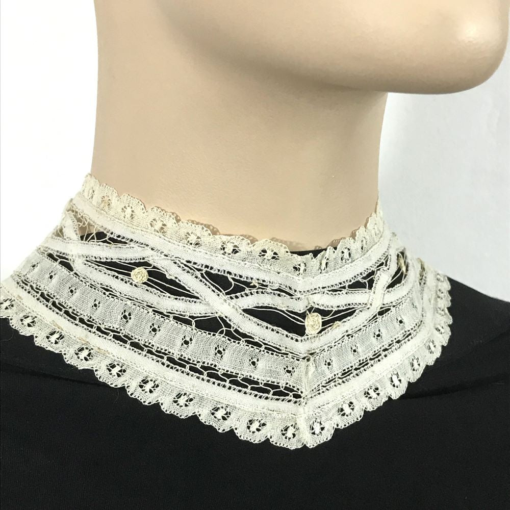 Collar.