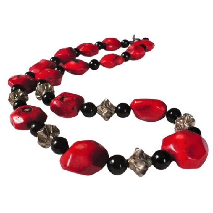 1970s Red Coral & Onyx Necklace