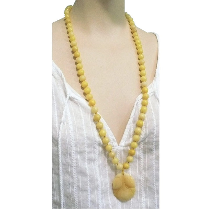 1970s Yellow Nephrite Jade Necklace