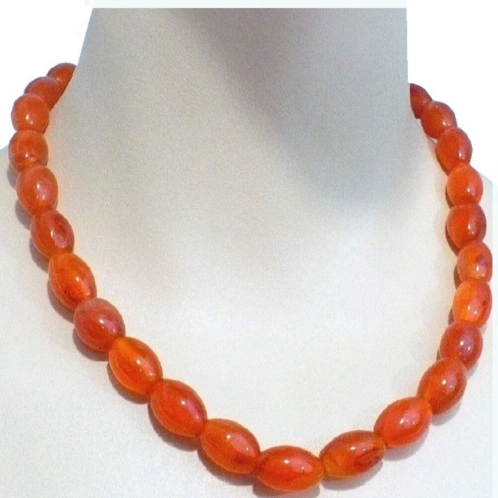 1980s Vintage Carnelian Agate Beaded Choker Necklace 17 inches.