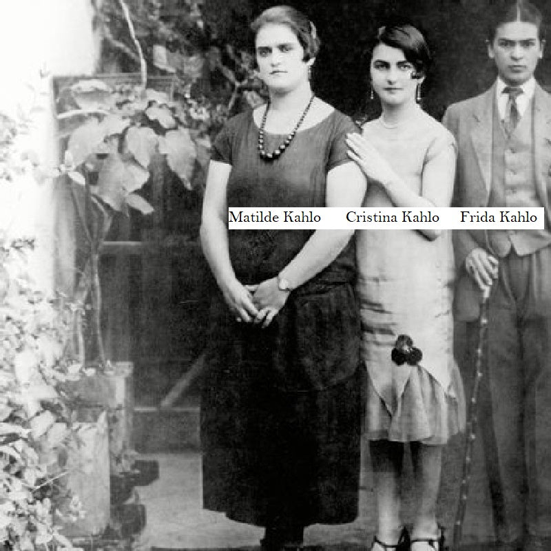 Image of Frida Kahlo's mother wear a similar amber necklace.