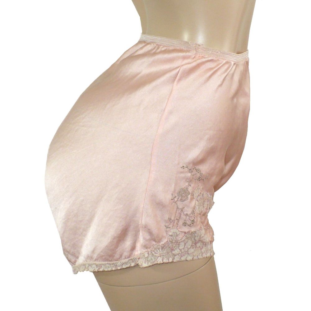 1930s Vintage Purty Peach Satin Tap Pant Panties, Lace.