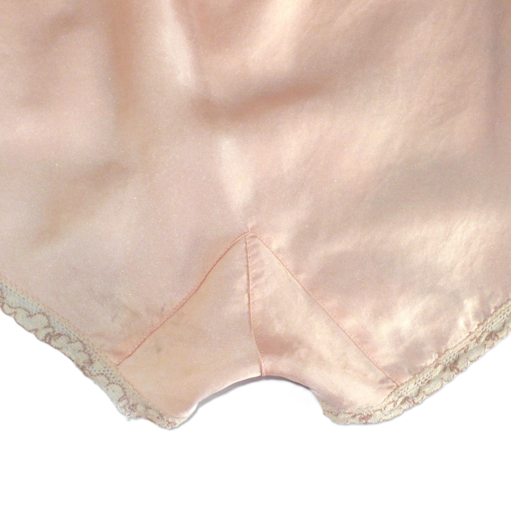 1930s Vintage Purty Peach Satin Tap Pant Panties, Lace.