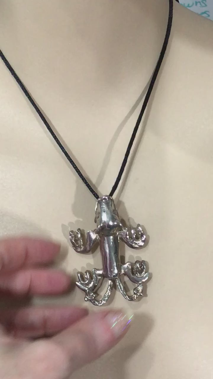 1980 Pre-Columbian Lizard Pendant